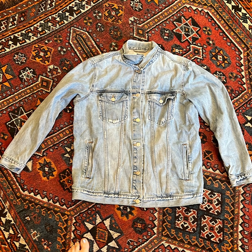 Gap denim jacket - an absolute classic but WITH front pockets!